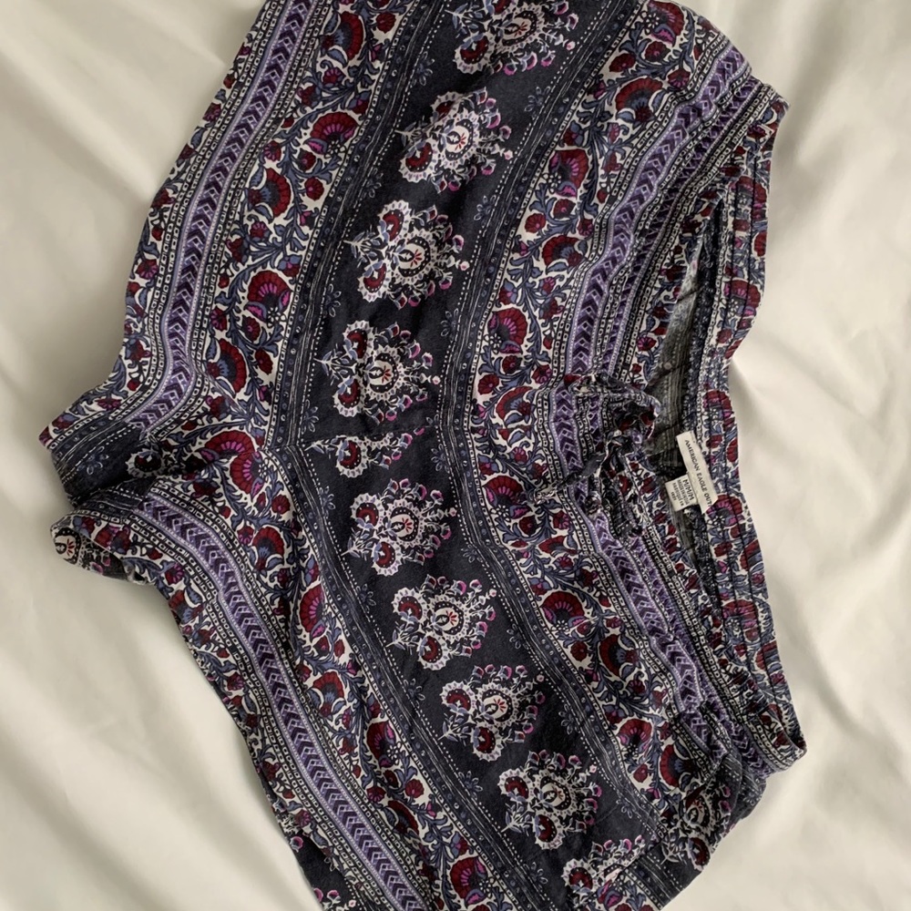Flow shorts with pockets!